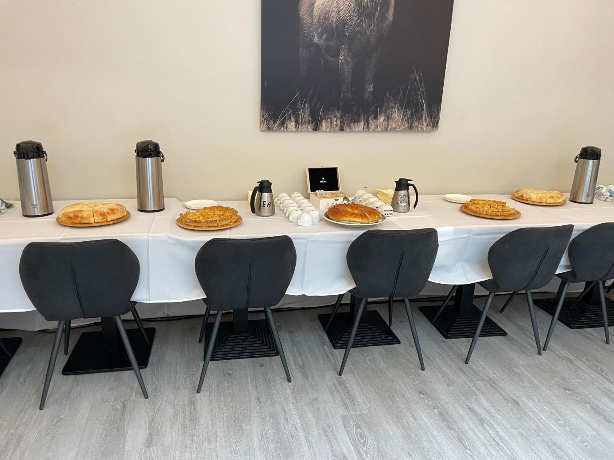 Le Grand Cerf Hotel Carignan Eksteriør billede