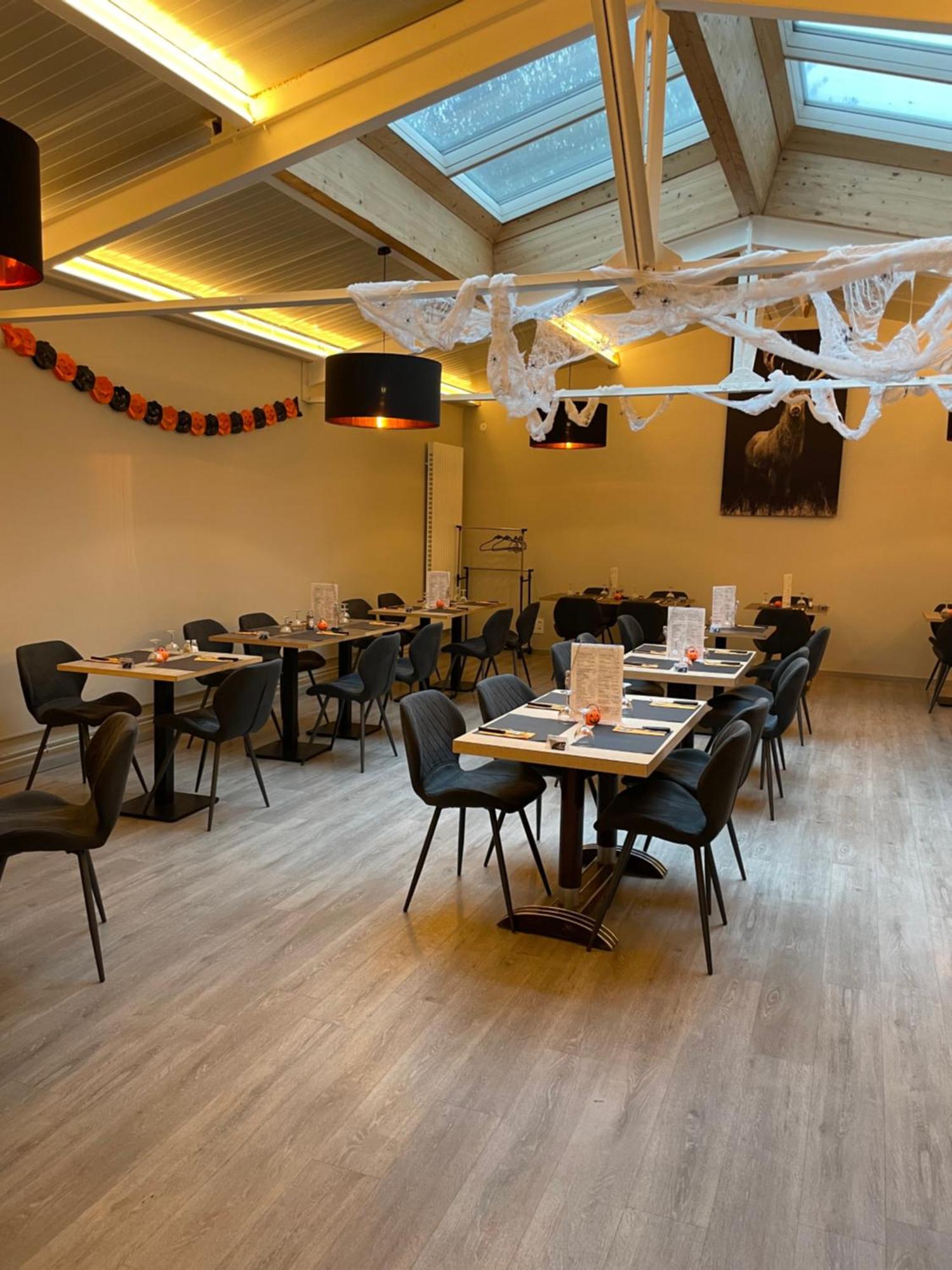 Le Grand Cerf Hotel Carignan Eksteriør billede