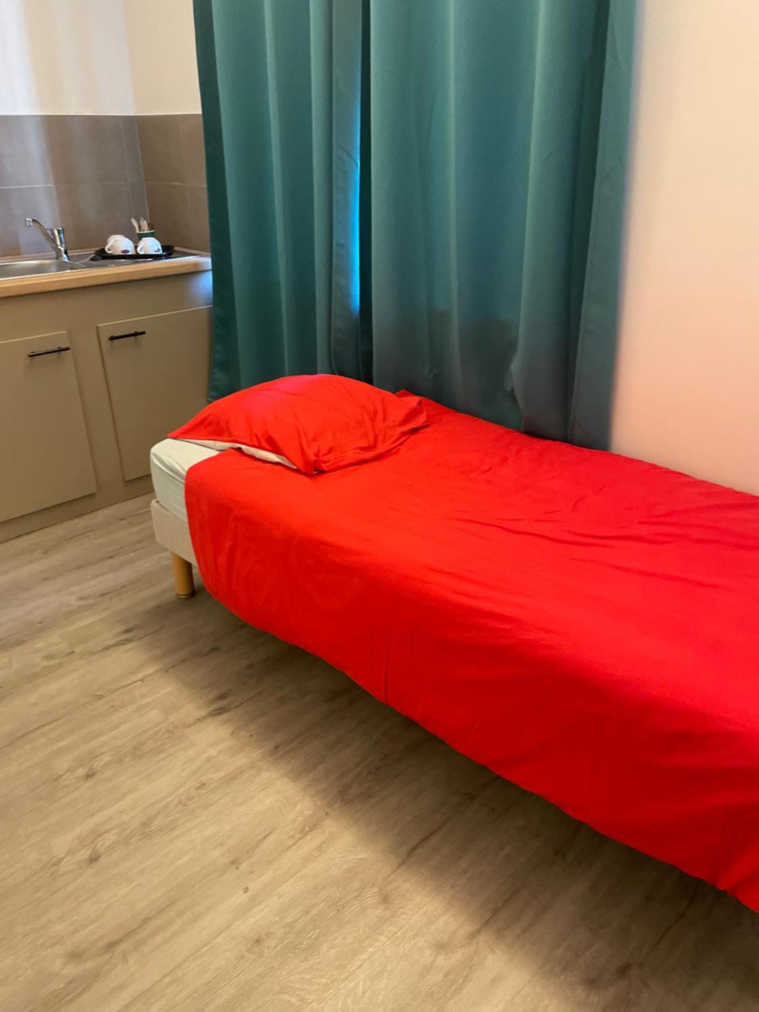 Le Grand Cerf Hotel Carignan Eksteriør billede